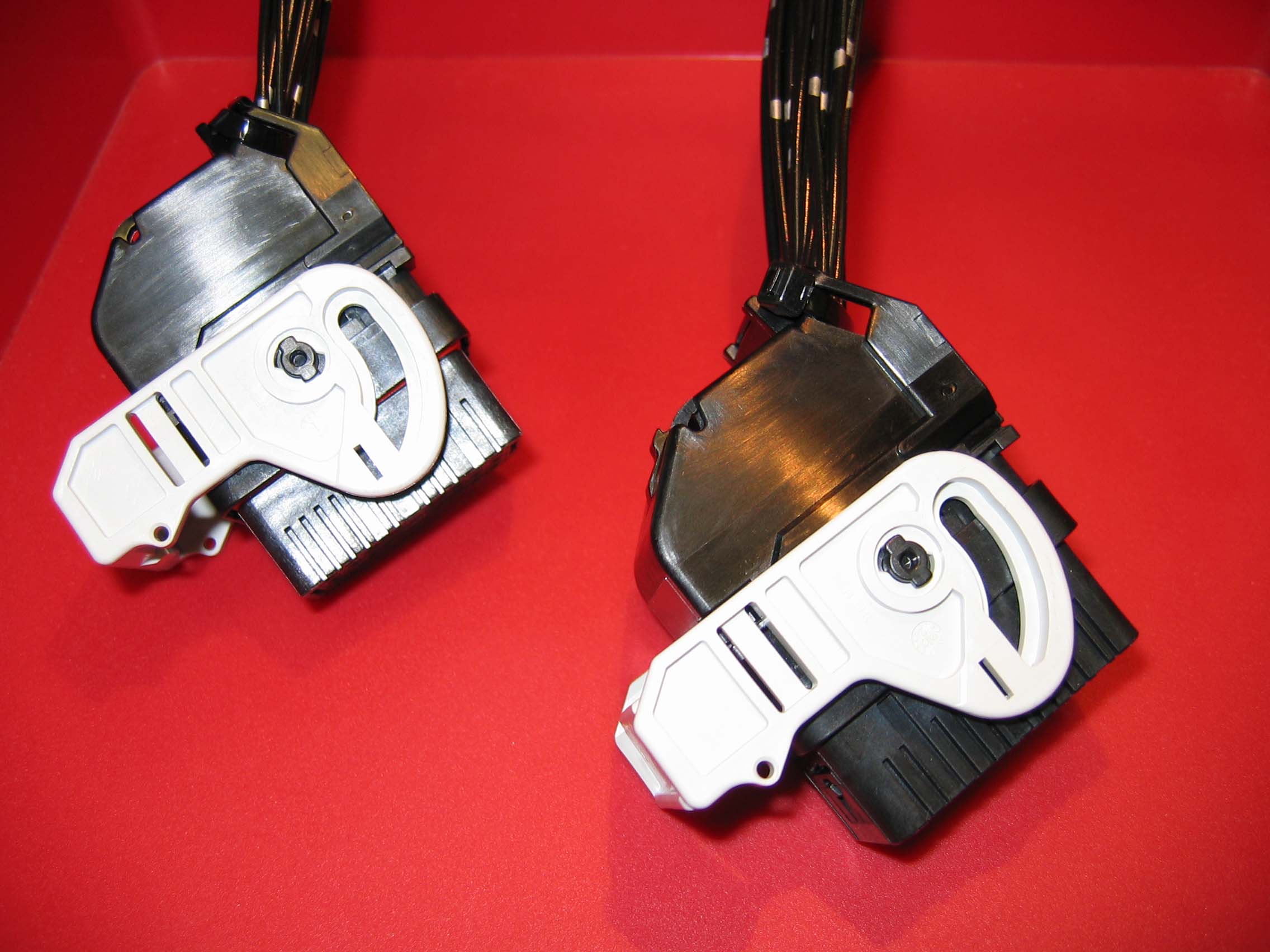 CMX密封型、 混合式、高密度、模塊化連接器系列