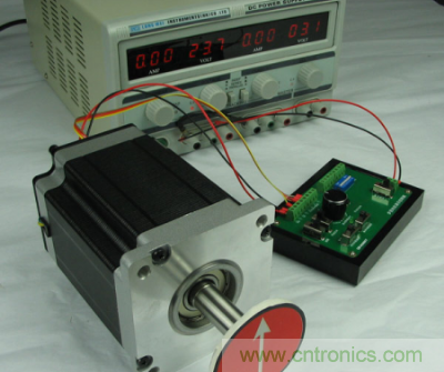 圖1:步進(jìn)電機(jī)及驅(qū)動器