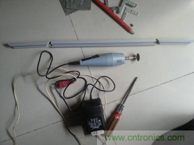 手工打造太陽能充電照明系統(tǒng):點亮LED給手機(jī)充電