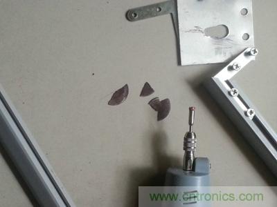 手工打造太陽能充電照明系統(tǒng):點亮LED給手機(jī)充電