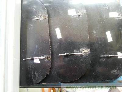 手工打造太陽能充電照明系統(tǒng):點亮LED給手機(jī)充電