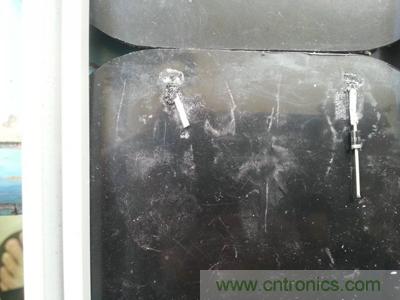 手工打造太陽能充電照明系統(tǒng):點亮LED給手機(jī)充電