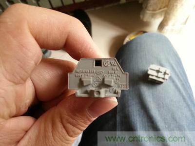 手工打造太陽能充電照明系統(tǒng):點亮LED給手機(jī)充電