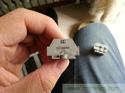 手工打造太陽能充電照明系統(tǒng):點亮LED給手機(jī)充電