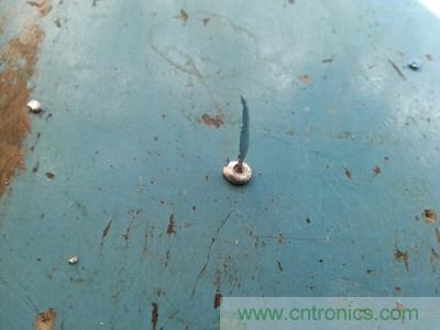 手工打造太陽能充電照明系統(tǒng):點亮LED給手機(jī)充電