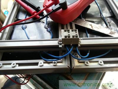 手工打造太陽能充電照明系統(tǒng):點亮LED給手機(jī)充電