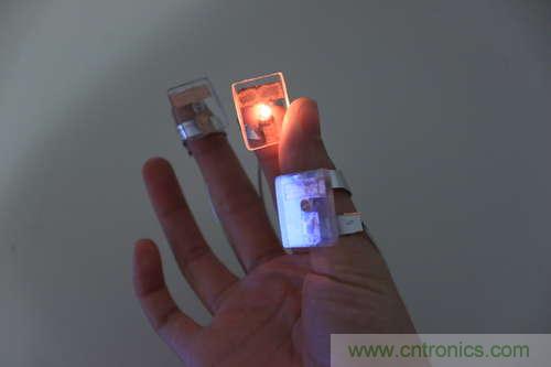 LED多點(diǎn)觸控手套DIY：把各部分焊接起來，測試