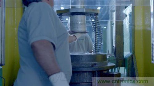 顛覆傳統(tǒng)設(shè)計(jì)，蘋(píng)果全新Mac Pro生產(chǎn)線探秘