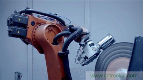 顛覆傳統(tǒng)設(shè)計(jì)，蘋(píng)果全新Mac Pro生產(chǎn)線探秘