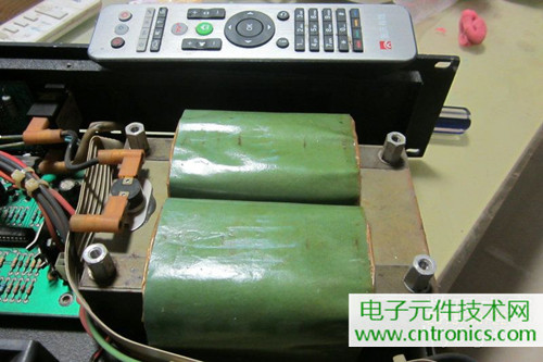 用料很給力！專(zhuān)業(yè)后級(jí)功放美國(guó)高峰FA1201拆解