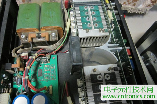 用料很給力！專(zhuān)業(yè)后級(jí)功放美國(guó)高峰FA1201拆解