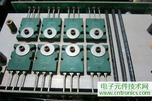 用料很給力！專(zhuān)業(yè)后級(jí)功放美國(guó)高峰FA1201拆解