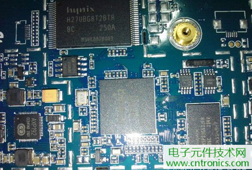 不怕摔的電紙書！一款柔性屏電子書閱讀器拆解