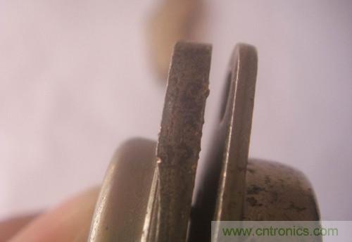 暴力拆解對比:進口金封三極管VS國產(chǎn)金封三極管