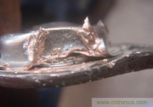 暴力拆解對比:進口金封三極管VS國產(chǎn)金封三極管