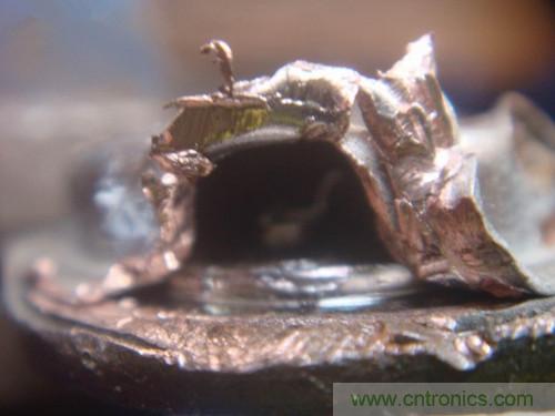 暴力拆解對比:進口金封三極管VS國產(chǎn)金封三極管