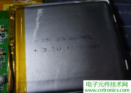 探秘電子紙！一款電紙書的電子墨水屏拆解