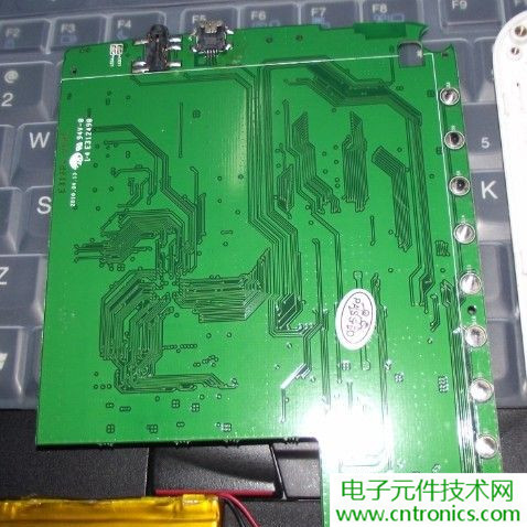 探秘電子紙！一款電紙書的電子墨水屏拆解