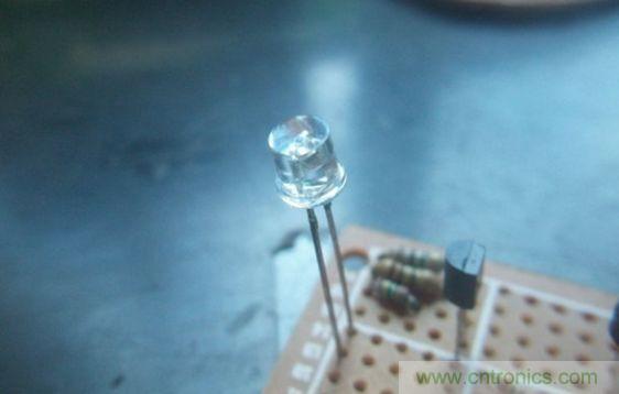 DIY教程:高靈敏度光敏小夜燈