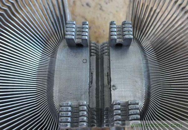 變廢為寶！風(fēng)扇散熱器變身山寨LED燈