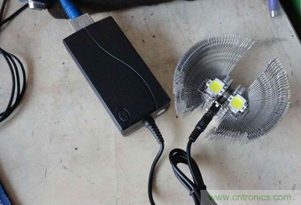 變廢為寶！風(fēng)扇散熱器變身山寨LED燈