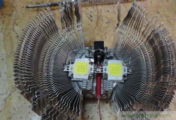 變廢為寶！風(fēng)扇散熱器變身山寨LED燈