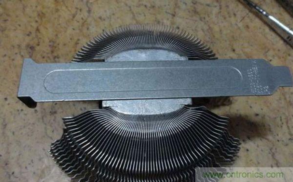 變廢為寶！風(fēng)扇散熱器變身山寨LED燈