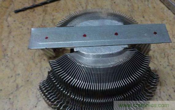 變廢為寶！風(fēng)扇散熱器變身山寨LED燈