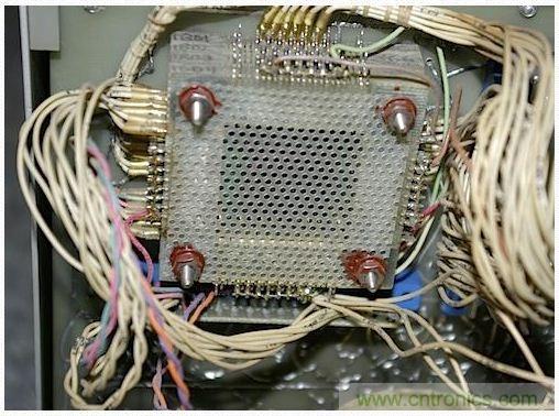 經(jīng)典懷舊拆解！歷史彌留的可編程科學(xué)計(jì)算器 from 1966