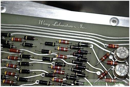 經(jīng)典懷舊拆解！歷史彌留的可編程科學(xué)計(jì)算器 from 1966