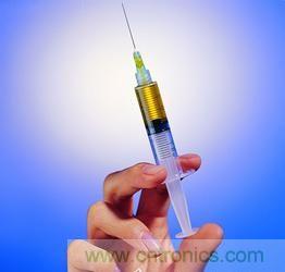 【導(dǎo)讀】不用針頭也能注射，孩子再也不用害怕打針了。日本開發(fā)的一種新型注射器不用針頭而靠氣泡壓力注射，只需將注射器緊貼皮膚，沒有疼痛感就可以將藥物高精度地輸送到目標(biāo)位置。 　　 目前市場上也存在無針注射器，它們通常是依靠彈簧的力量產(chǎn)生高壓來發(fā)射液體，穿透皮膚后將藥物送到肌肉，但卻有可能損害神經(jīng)，而且多少還是有一些疼痛感。 　　 芝浦工業(yè)大學(xué)副教授山西陽子率領(lǐng)的研究小組新開發(fā)的這種無針注射器全長約10厘米，它利用在液體中施加電壓來高速發(fā)射氣泡，利用氣泡破裂的力量在細胞上開出微細的孔，然后通過這個孔將含有藥物的微小氣泡注入細胞內(nèi)部。氣泡的氣體收縮后，只有藥物到達患部。 1 由于方向性很明確，所以新型注射器能針對局部進行高精度治療，而且由于開出的孔只有4微米左右，所以對細胞的損害很小。 　　 這種無針注射器除能注射藥物外，還可以向包括植物細胞在內(nèi)的細胞內(nèi)植入基因和開展治療，有著廣泛用途。研究小組準備進一步改良注射器結(jié)構(gòu)，對能夠注射的藥量、穿孔深度等進行更詳細的評估，并與企業(yè)合作，爭取早日使新型注射器達到實用化程度。