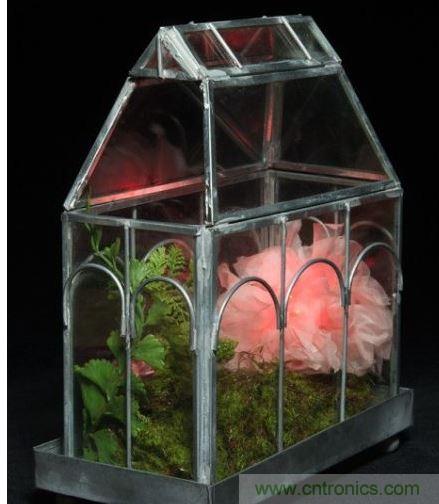 當傳感器讀到的數(shù)值低于閾值，則LED會閃爍紅光