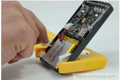 第四步&mdash;&mdash;拆下翻蓋殼