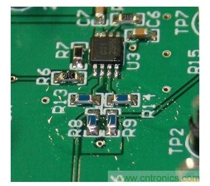  即為殘留過多數(shù)量焊劑的 PCB。
