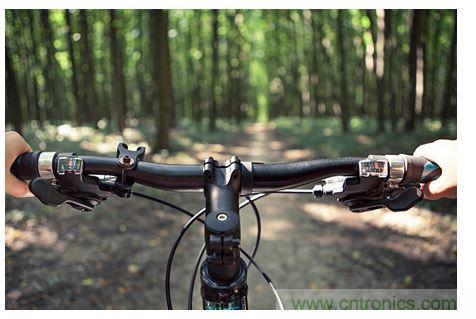 自行車車把中，觸覺反饋的使用示例