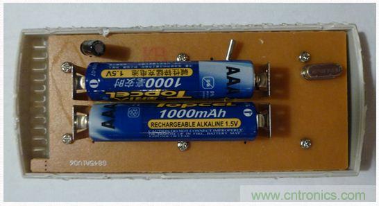 圖3：兩個傳統(tǒng)的AAA可充電堿性電池。