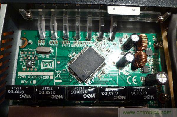 圖6：主系統(tǒng)電路板的細節(jié)特寫。