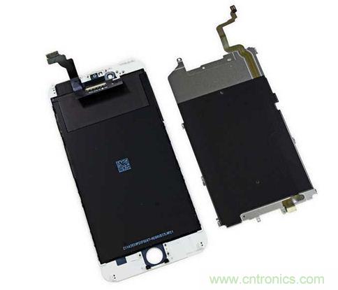 iPhone 6 Plus搭載的高清LED屏幕尺寸為5.5英寸，像素密度為401ppi，并采用了IPS（平面轉(zhuǎn)換）技術(shù)。（來(lái)源：iFixit）