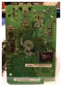 圖3：WPS54G打印服務器電路板背面。