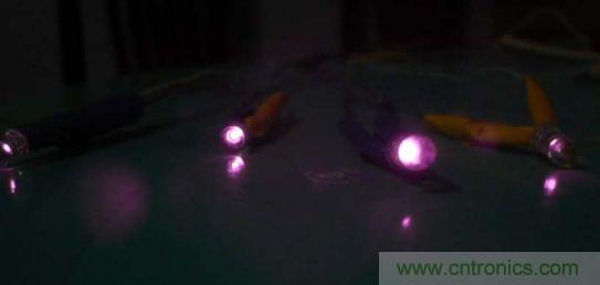 技術宅要逆天，DIY四點定位燈實現(xiàn)虛擬實境游戲