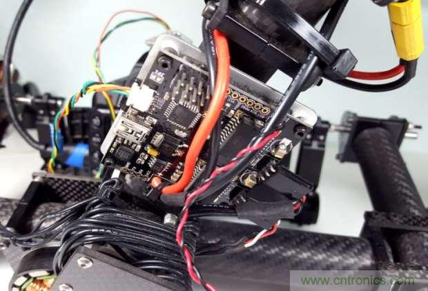 攝影發(fā)燒友：想要相機(jī)穩(wěn)如雞頭，學(xué)我DIY自平衡相機(jī)穩(wěn)定器