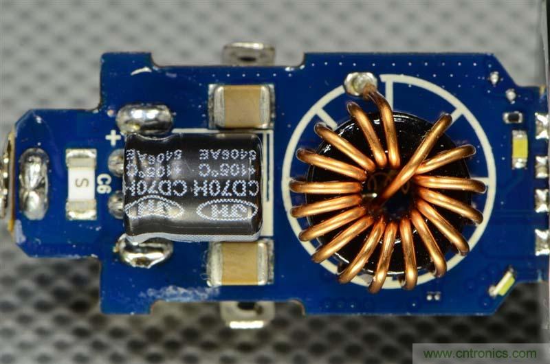 小米車載充電器拆解評測：49元能讓這枚&ldquo;子彈&rdquo;飛多遠？