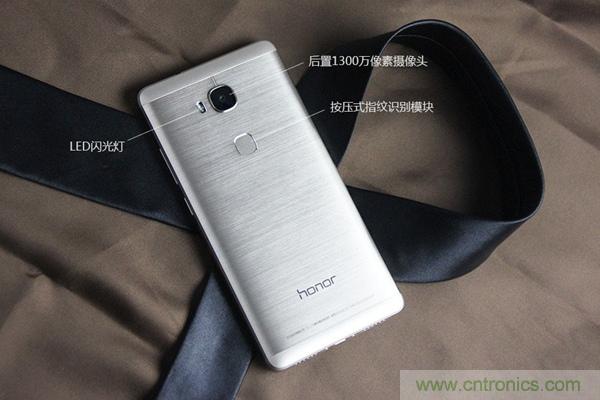 2015年9款千元智能手機(jī)橫評(píng)：誰(shuí)才是紅海霸主？