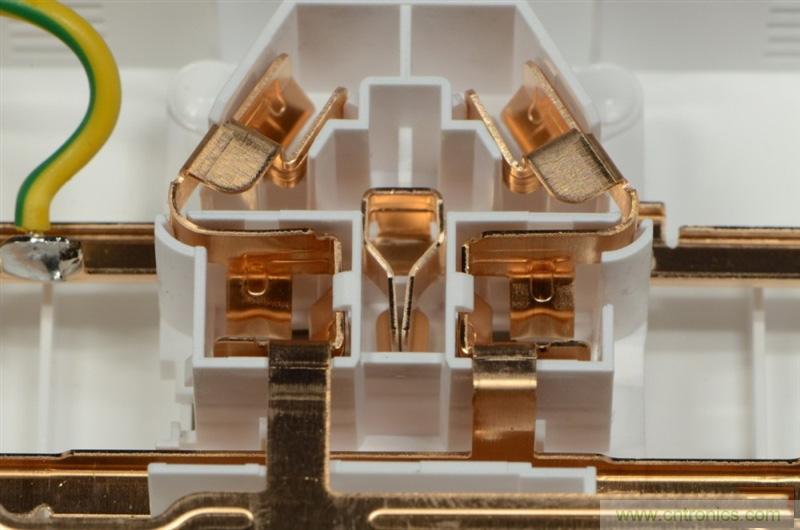 做工怒贊 神秘芯片！小米智能插線板拆解、評測