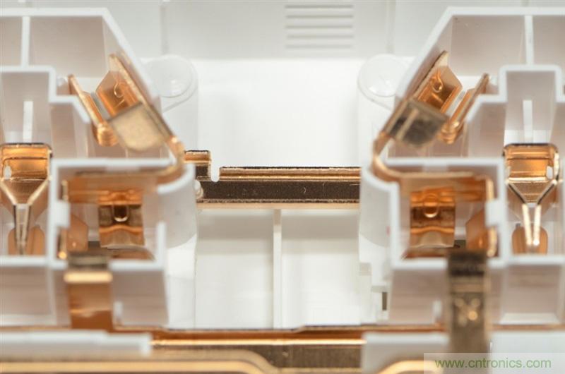 做工怒贊 神秘芯片！小米智能插線板拆解、評測