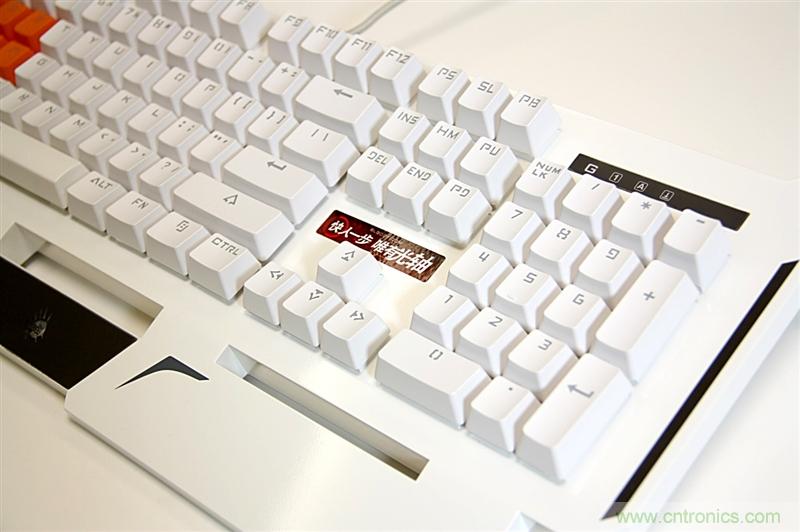 曾經(jīng)的網(wǎng)吧統(tǒng)治者&mdash;雙飛燕血手幽靈機(jī)械鍵盤，真世界最快？