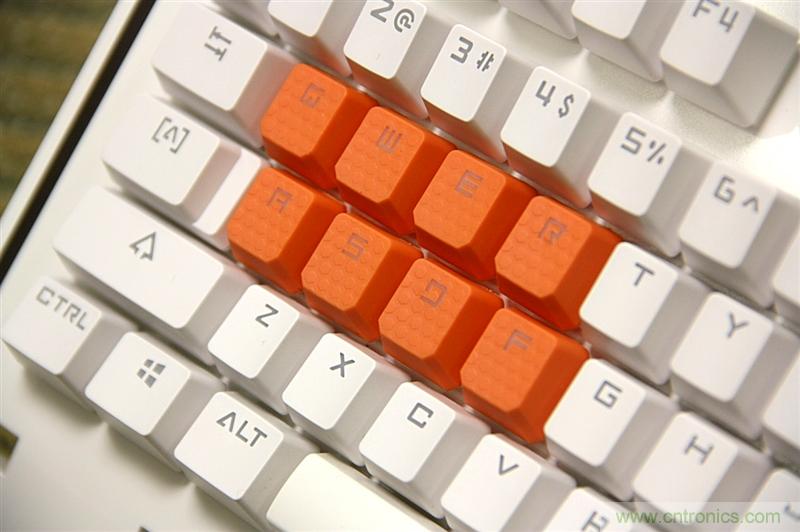 曾經(jīng)的網(wǎng)吧統(tǒng)治者&mdash;雙飛燕血手幽靈機(jī)械鍵盤，真世界最快？