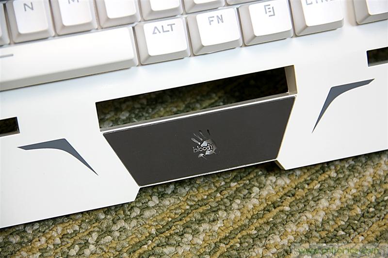 曾經(jīng)的網(wǎng)吧統(tǒng)治者&mdash;雙飛燕血手幽靈機(jī)械鍵盤，真世界最快？