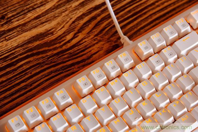 左手寫愛，右手寫他&mdash;&mdash;從此鍵盤鼠標不分家！