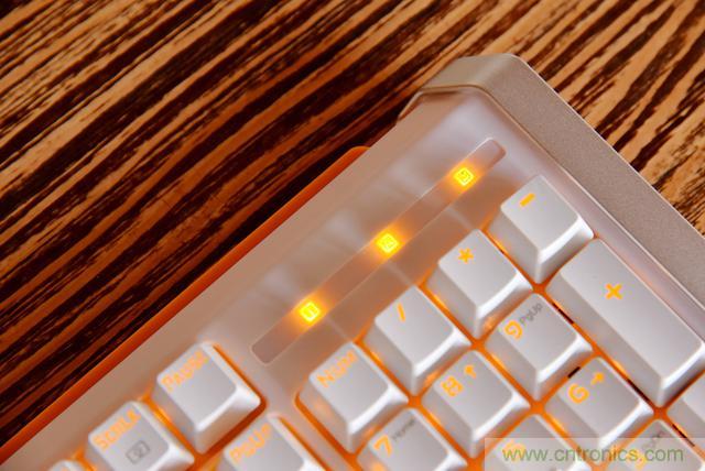 左手寫愛，右手寫他&mdash;&mdash;從此鍵盤鼠標不分家！